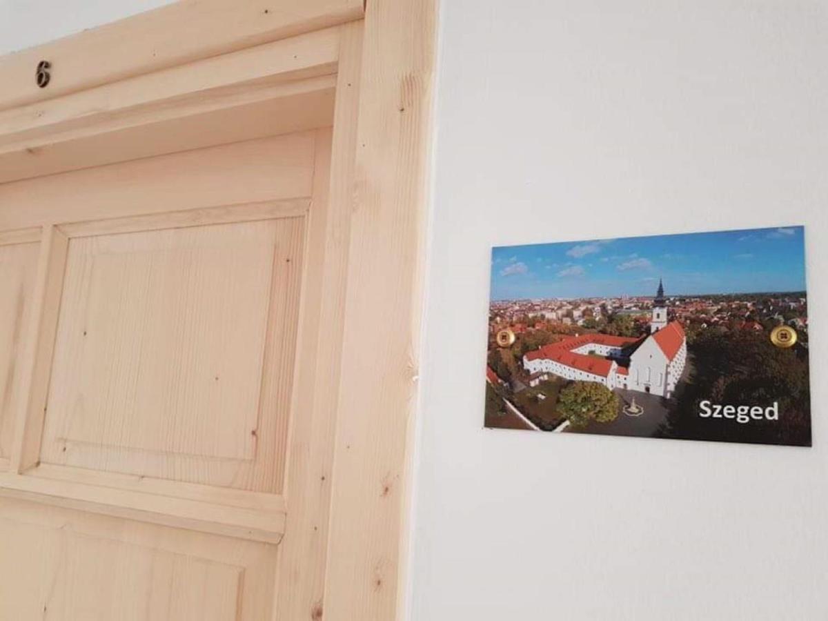 Matyas Panzio Bed & Breakfast Szeged Bagian luar foto