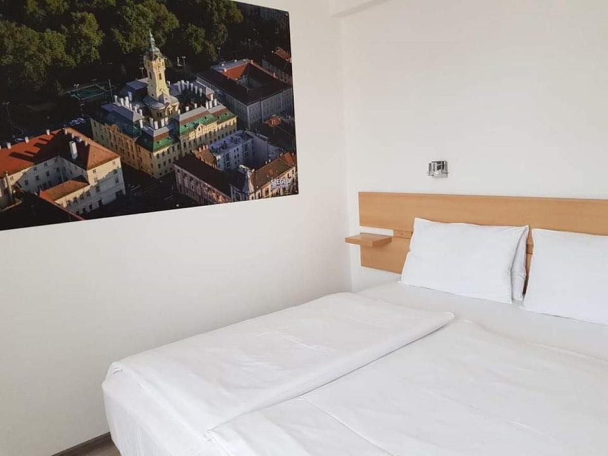 Matyas Panzio Bed & Breakfast Szeged Bagian luar foto